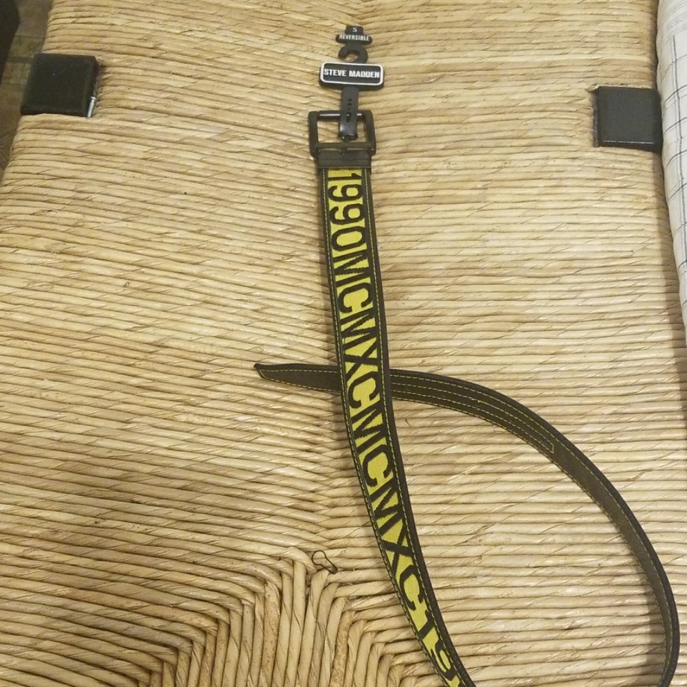 BNWT Steve Madden reversible belt size small - Picture 2 of 3